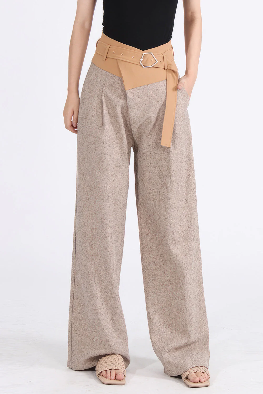 Wide Trousers with Belt and Irregular Closure - Brown - Image 4