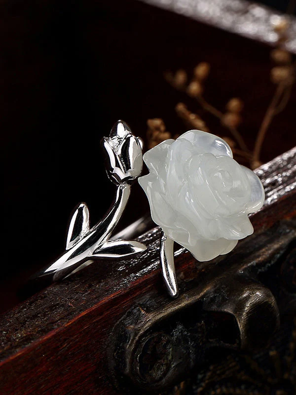 You Stun Me White Flower Rings - Image 2