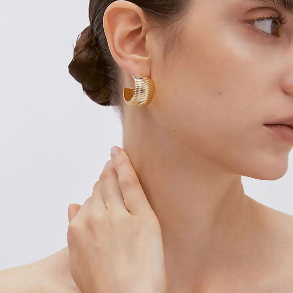YOU STYLE IT Metallic Ribbed Textured Wide Oversized Hoop Earrings - Image 3