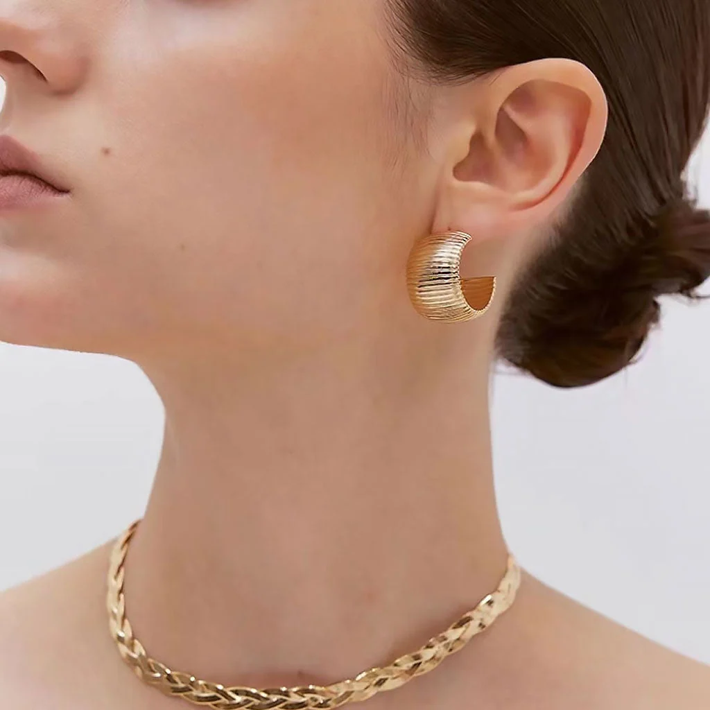 YOU STYLE IT Metallic Ribbed Textured Wide Oversized Hoop Earrings - Image 4