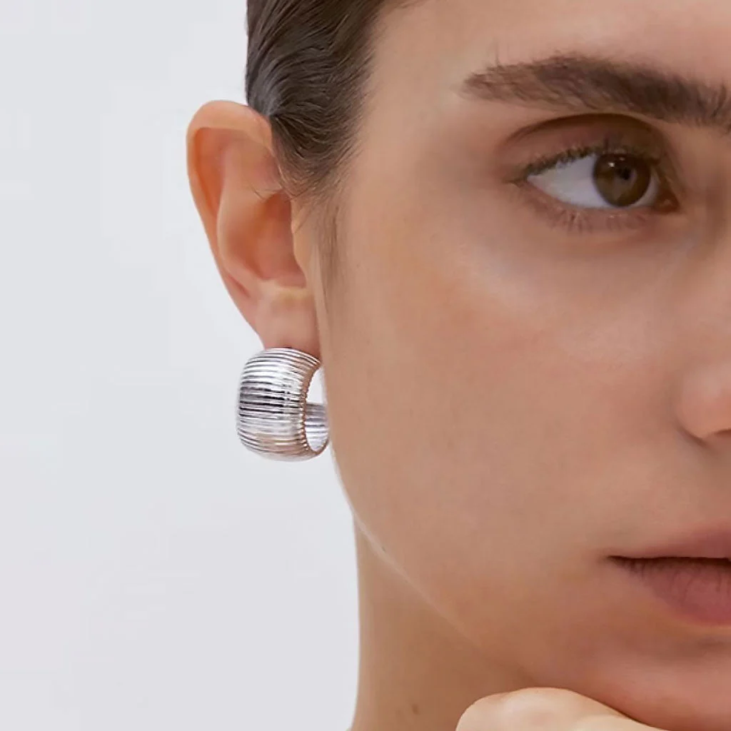 YOU STYLE IT Metallic Ribbed Textured Wide Oversized Hoop Earrings - Image 5